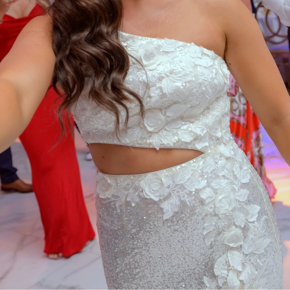 JOVANI dress worn as my second wedding dress for just a few hours - Picture 2 of 3